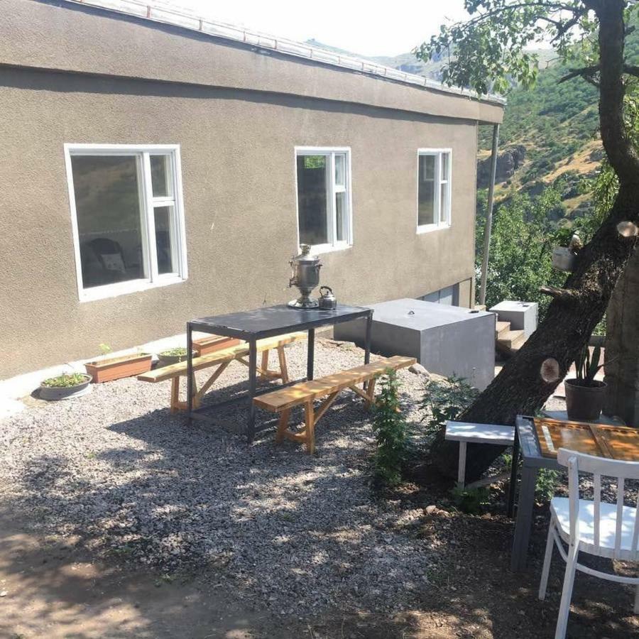 Nnn Guest House Ґоріс Екстер'єр фото